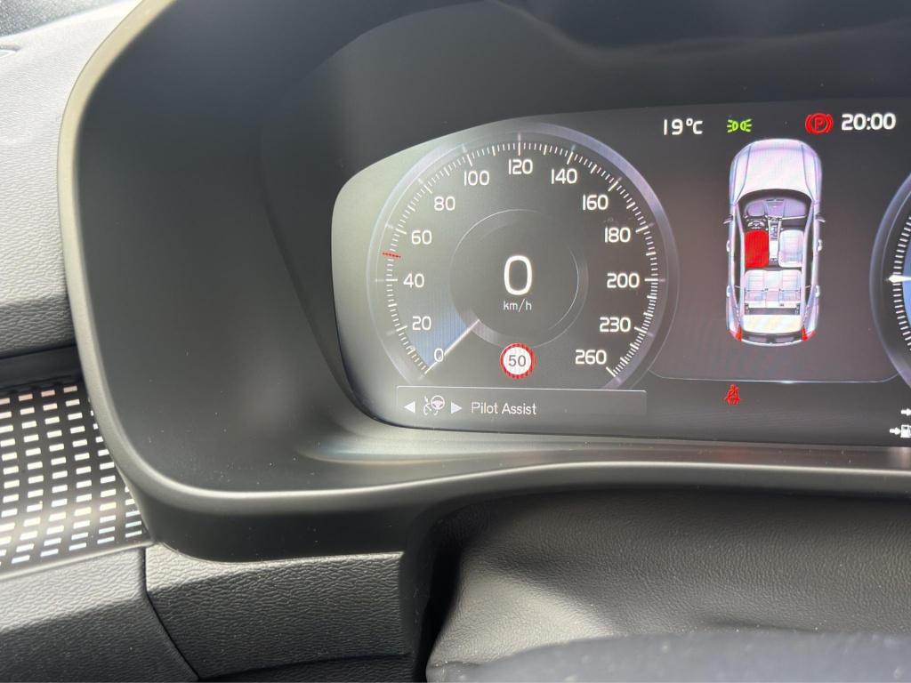 Volvo XC40 1.5 t4 recharge r-design h&k camera acc blis