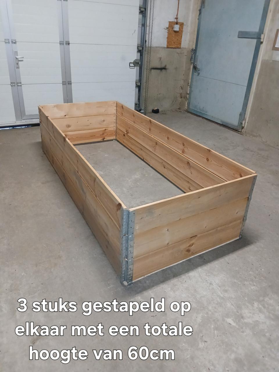 De echte grote Moestuin bakken of palletranden voor de groente tuin