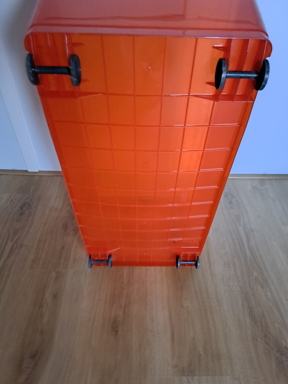 Grote plastic opbergbox.