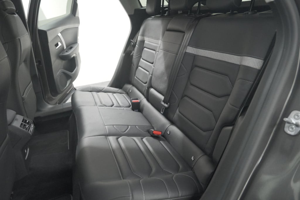Citroen C4 puretech 130 eat8 shine | camera | dodehoekdetectie | head-up di