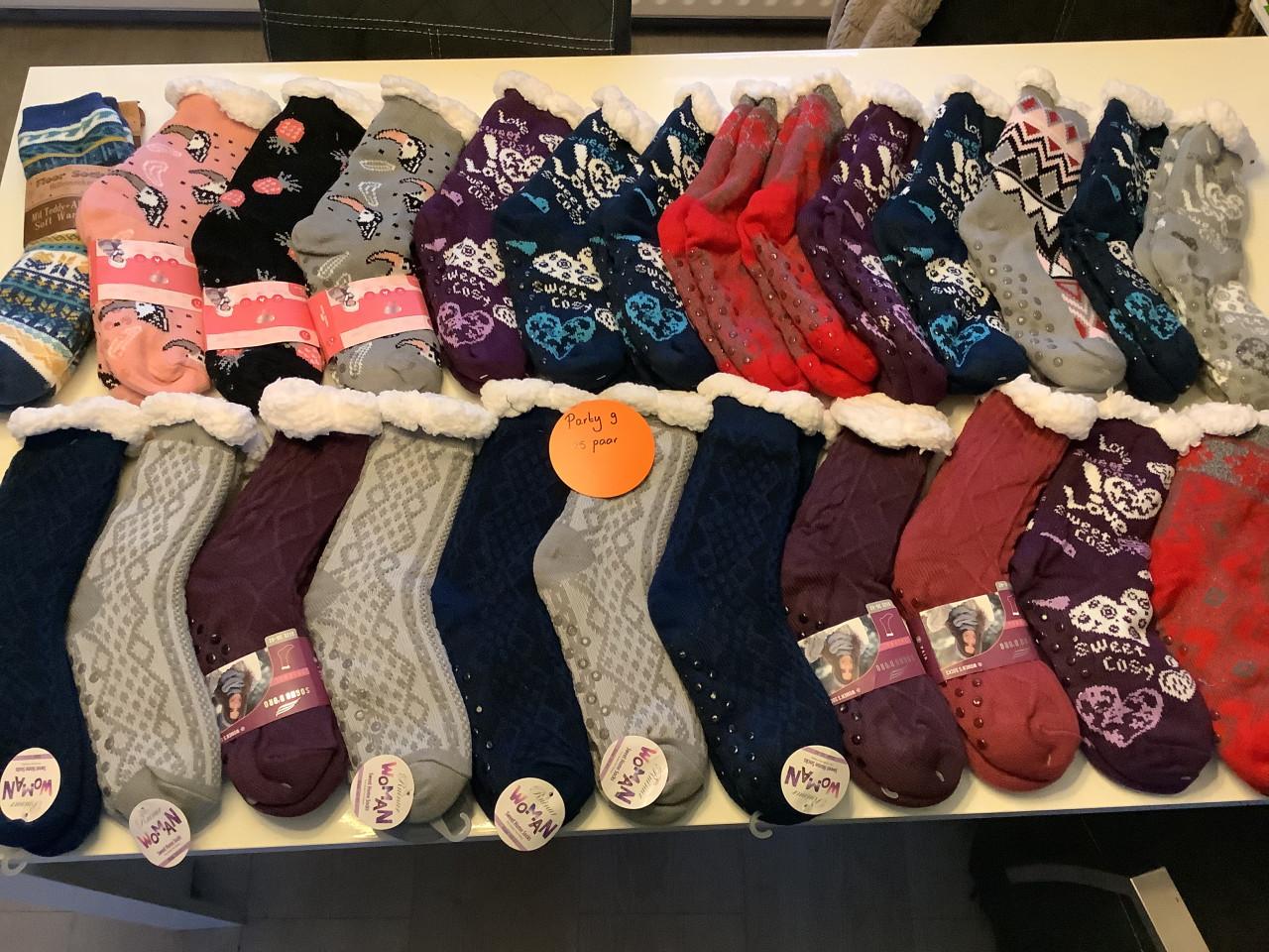 Partij heerlijk warme dames fluffy huissokken. ( partij 9)