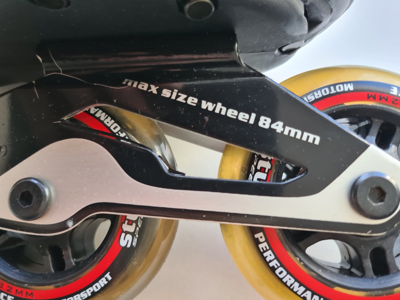 Stuf Performance Skeelers Maat 42 + bescherming van Spex