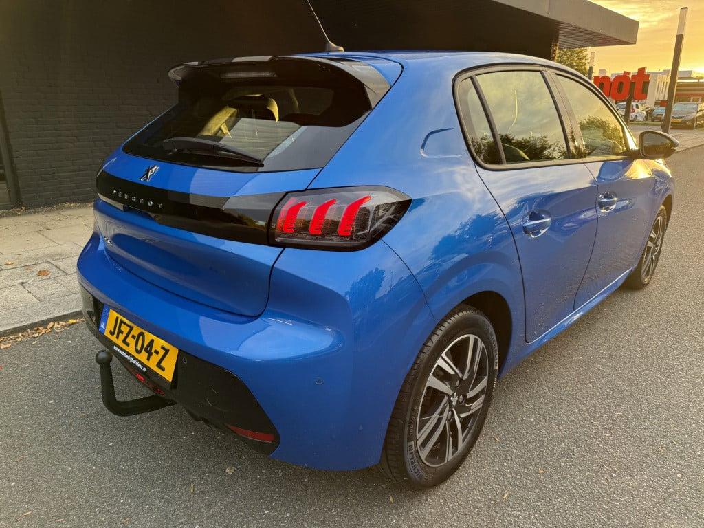 Peugeot 208 1.2t allure // automaat //
