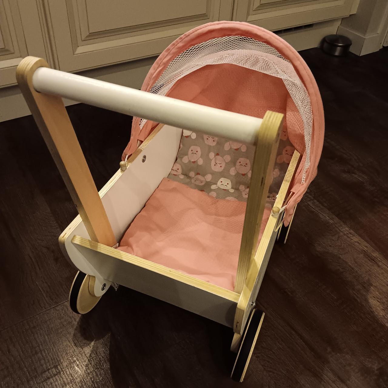 Houten poppenwagen
