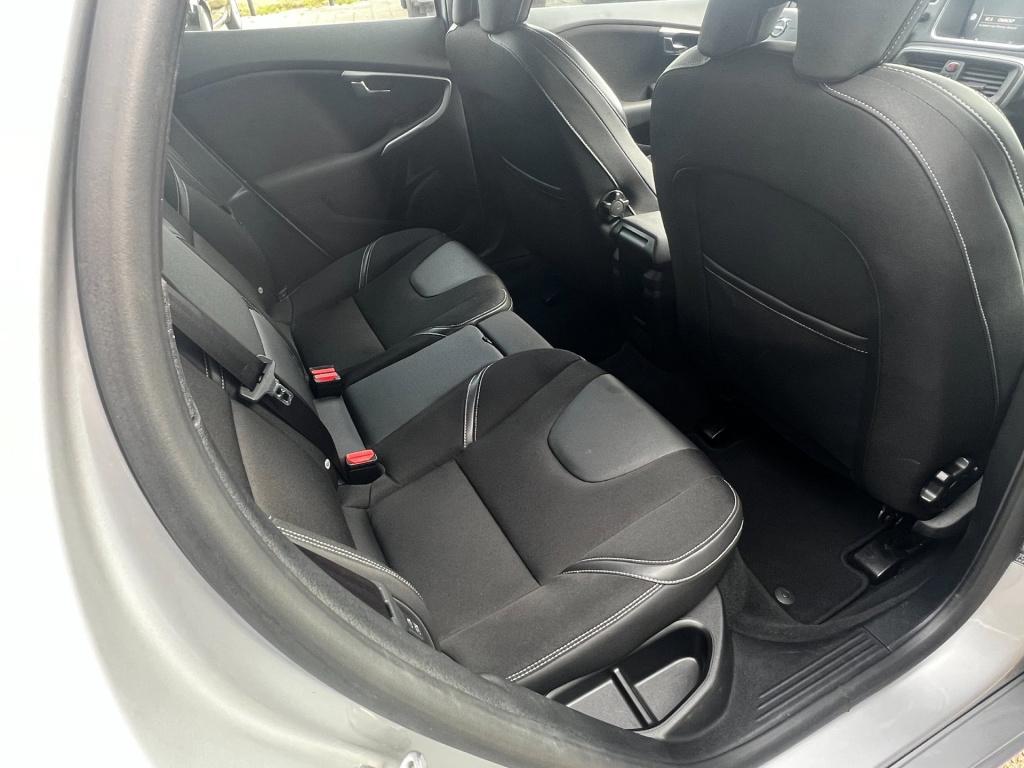 Volvo V40 2.0 t2 momentum, navi, afn. trekhaak enz...