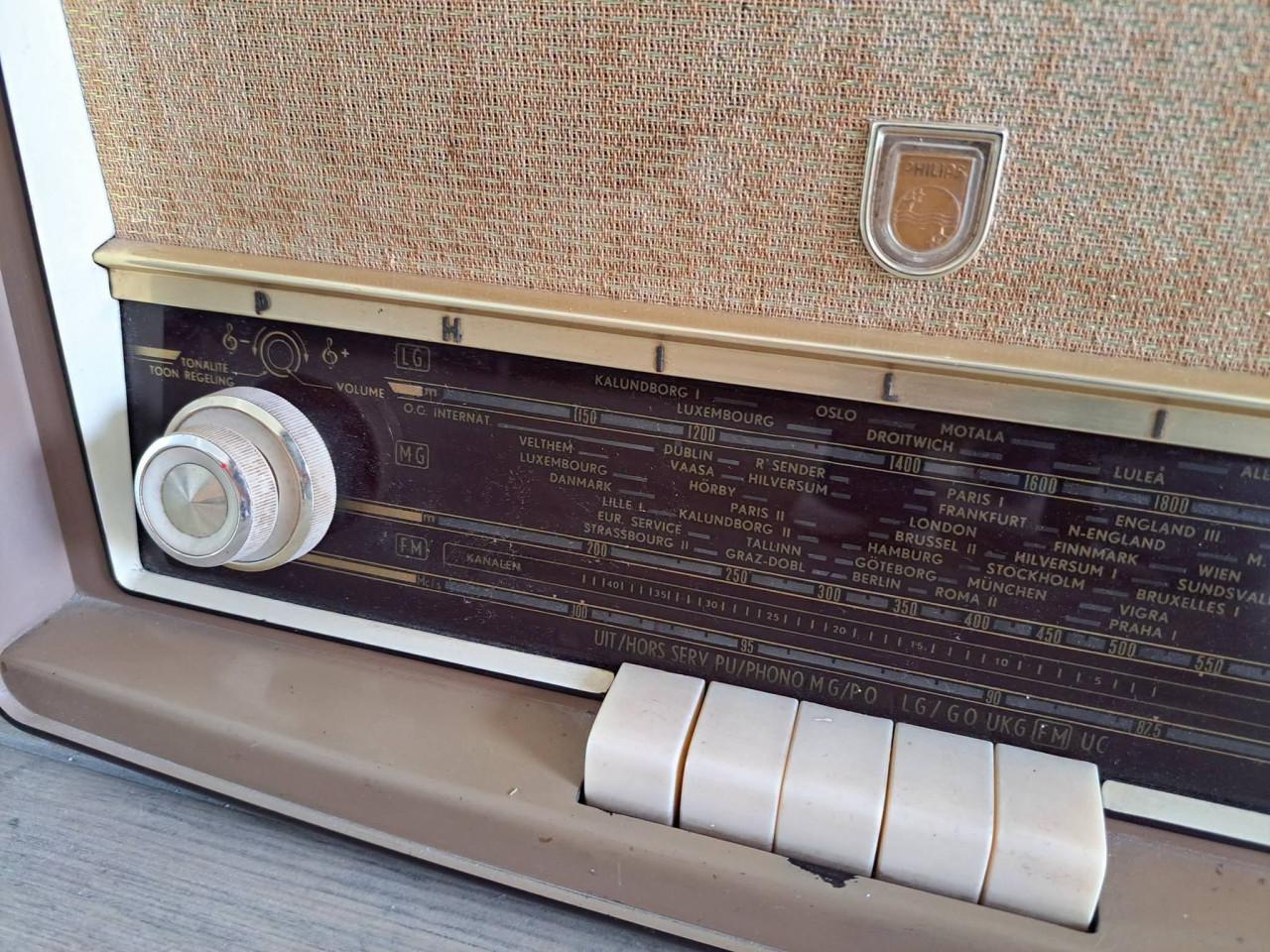 🤩 Nostalgie  Niet werkende vintage Philips buizenradio,