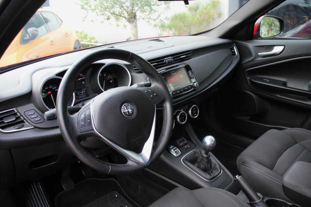 Alfa Romeo Giulietta 1.4 turbo multiair super - panorama dak - navi - stoel