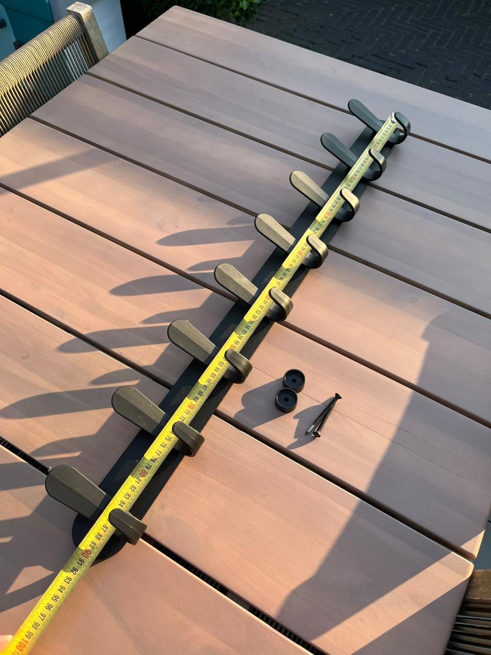 Zwarte kapstok 2x 8 haken