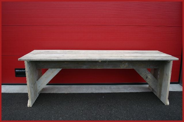 Robuuste tuintafel
