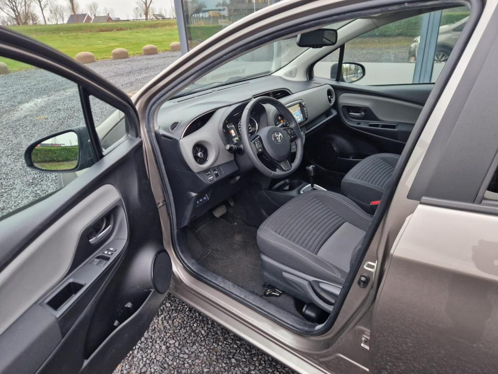 Toyota Yaris 1.5 hybrid dynamic | automaat | navi| rijstrookwaarschuwing | 