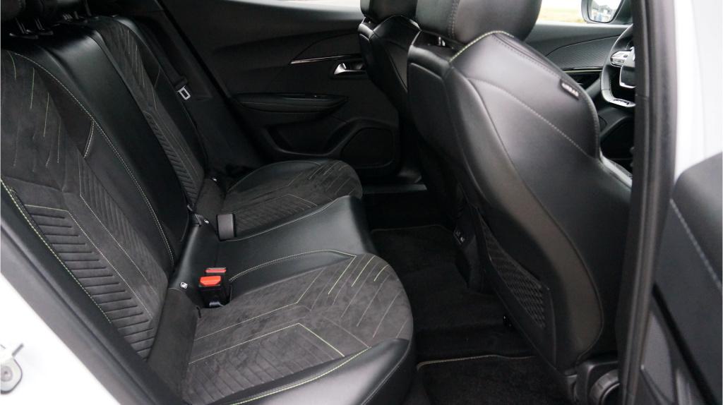 Peugeot 2008 1.2 puretech gt pack alcantara massage cam. rijklaar incl. gar