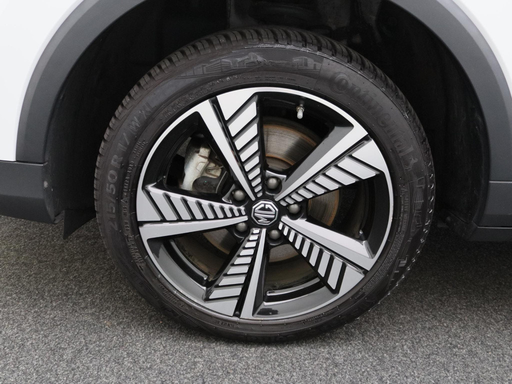 MG Zs-ev luxury 45 kwh | leder | navi | panoramadak | camera | apple carpla