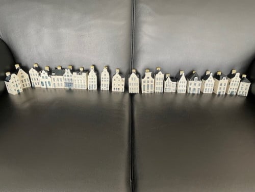 KLM Porseleinen Amsterdamse Huisjes (Gereserveerd)