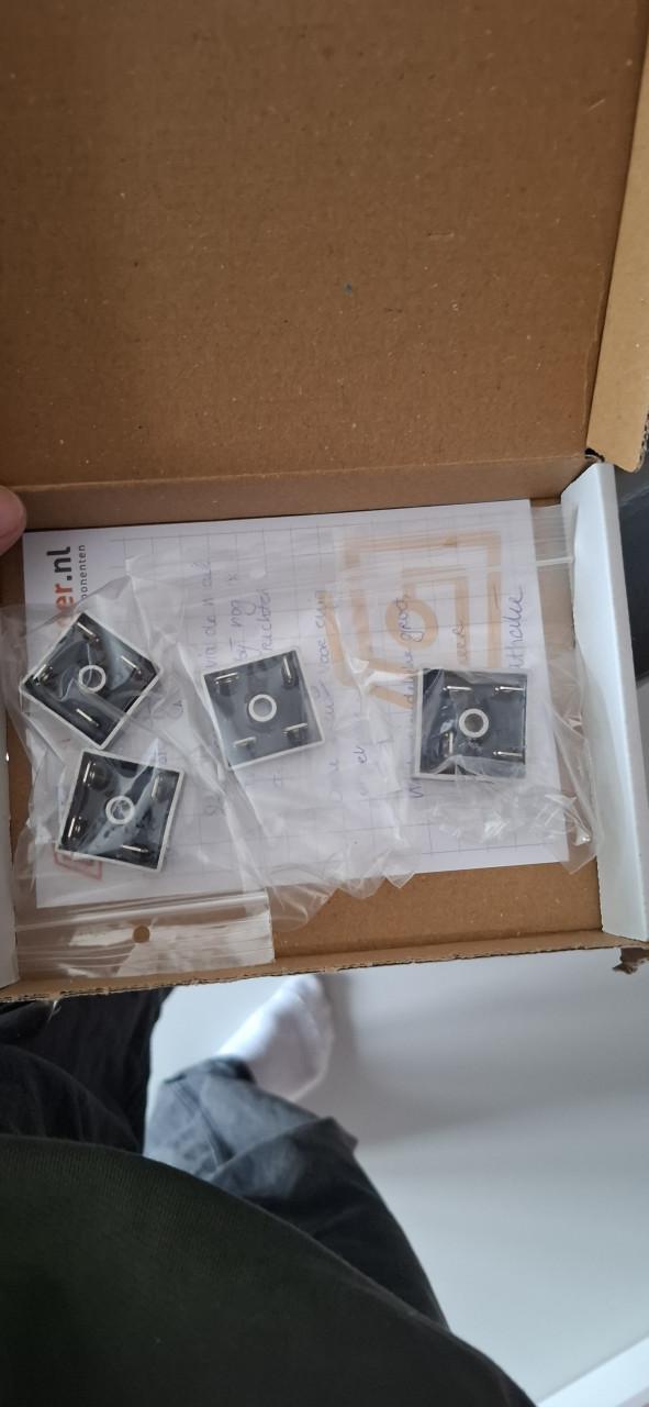 ClayPaky Alpha Spot 575 HPE 2 X 1 defect+ reserve onderdelen.