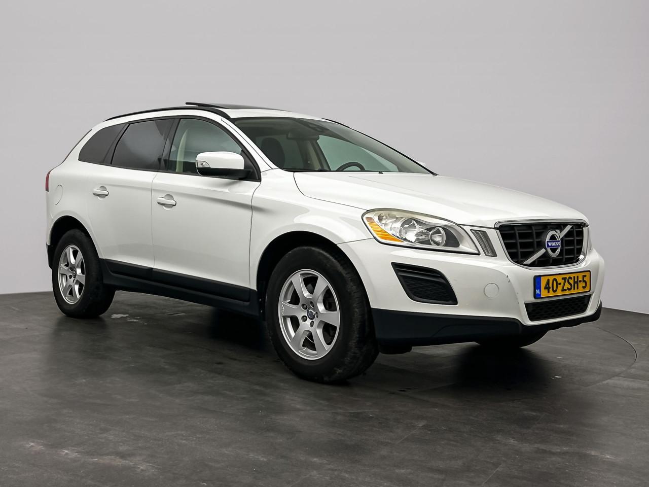 Volvo XC60 - 2.0 D3 FWD Kinetic | Camera | Leder | Navi | Trekhaak