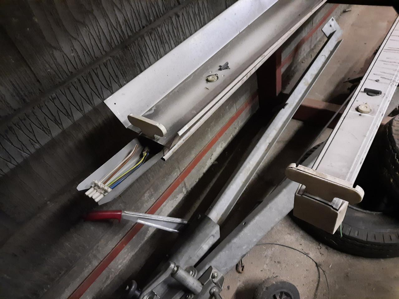 Partij professionele lichtbalken TL en een heleboel losse buizen armaturen