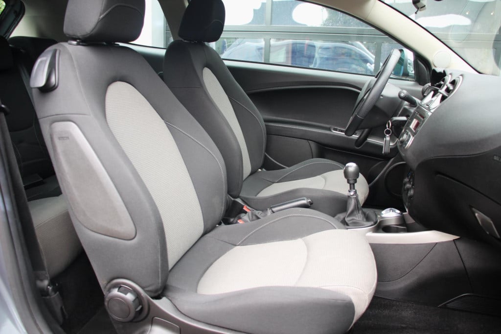 Alfa Romeo MiTo 1.4 progression -1e eig - pdc - airco - elek ramen - isofix