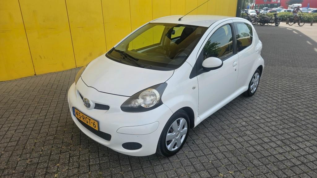 Toyota Aygo 1.0 comfort navigator / nl auto / nap