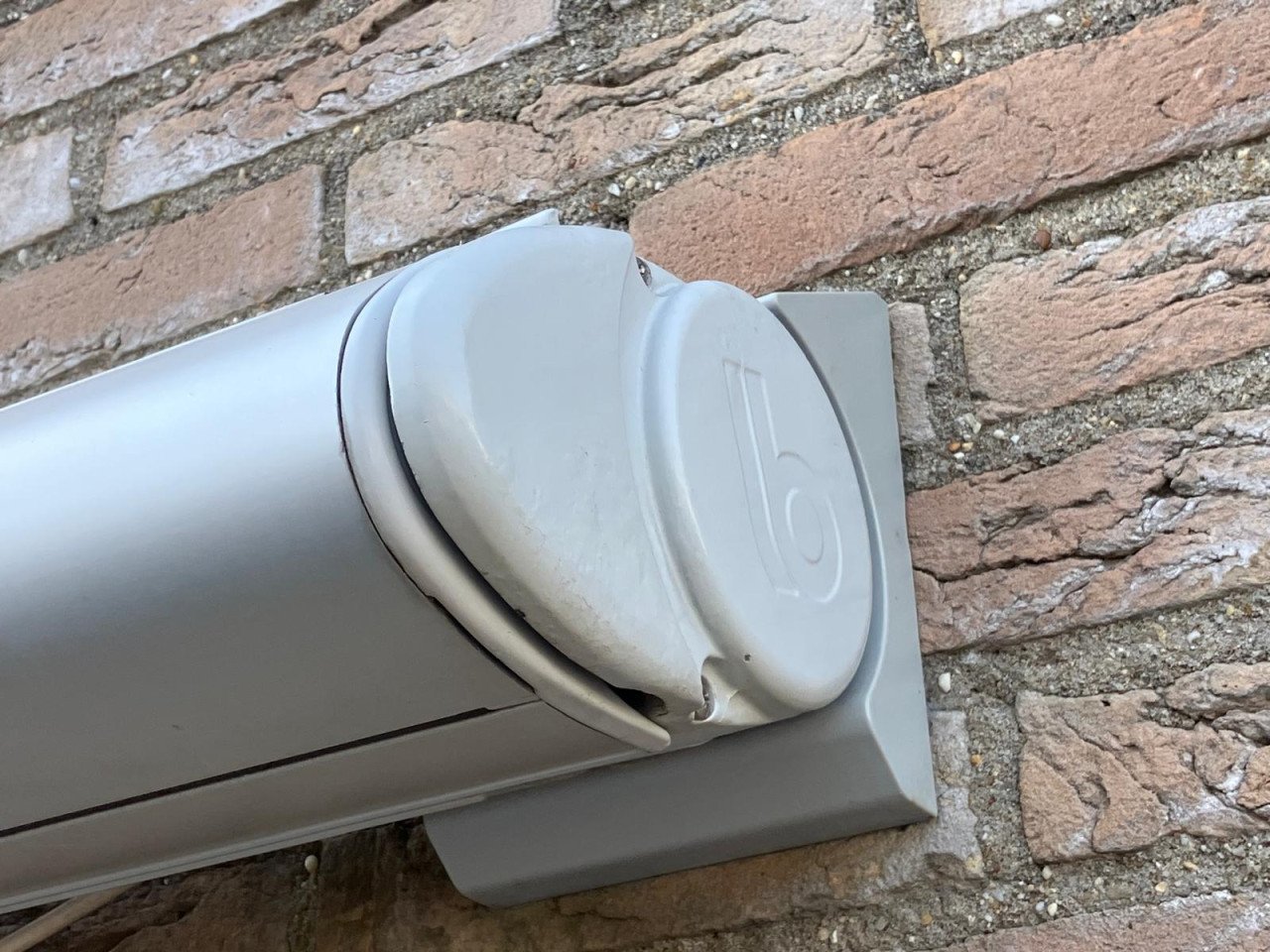 Brustor knikarmzonnescherm elektrisch 5m breed