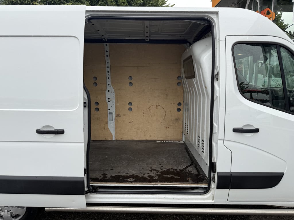 Renault Master t35 2.3 dci l2h2 | nl-auto | 1e eig | navi | cruisec. | trek