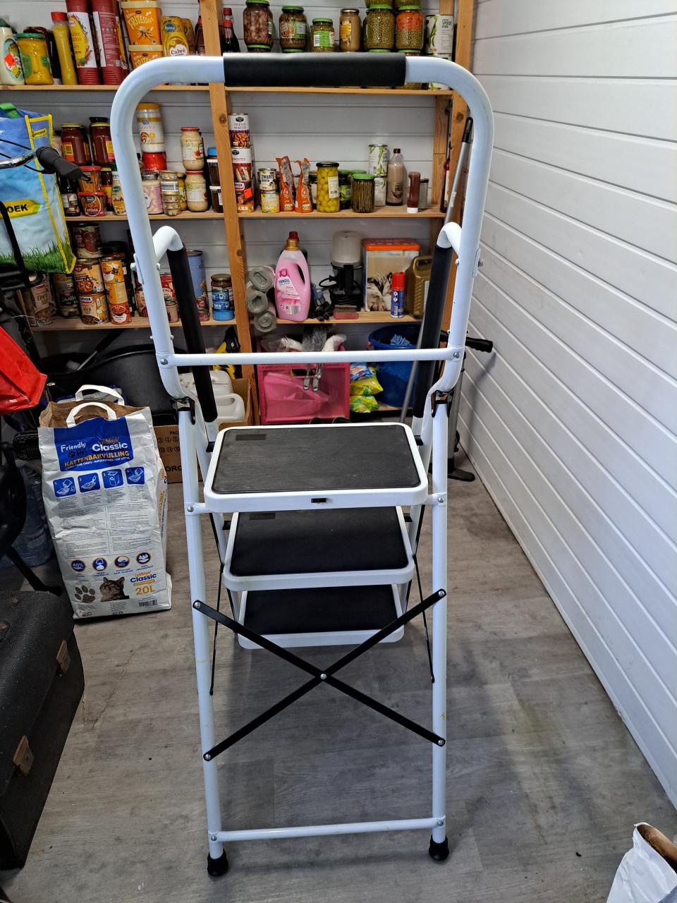 WITTE 3 TREEDS OPVOUWBARE ORIGINELE THUISZORG HUISHOUD TRAP MET HANDVATEN