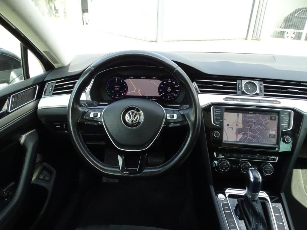 Volkswagen Passat variant 1.4 tsi gte connected series plus | pano | trekha