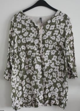 Blouse shirt beige met groene bladeren  maat xl