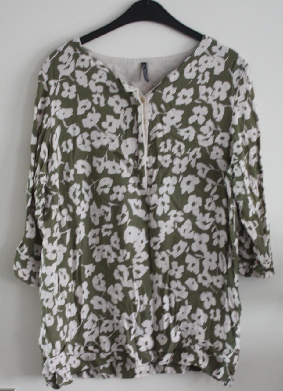 Blouse shirt beige met groene bladeren  maat xl