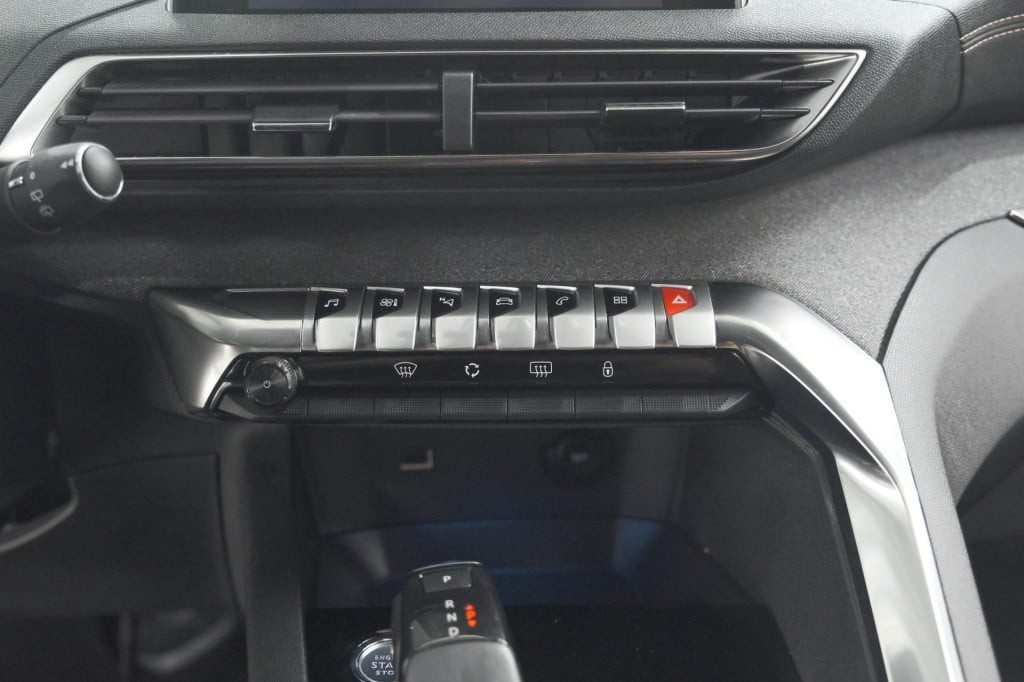 Peugeot 3008 puretech 130 gt-line | camera | dodehoekdetectie | navigatie |