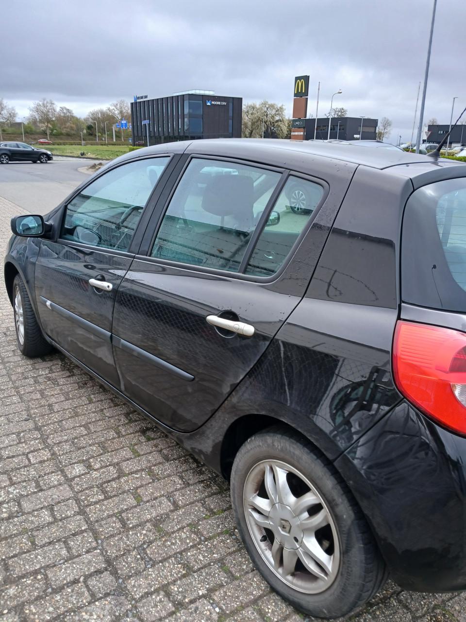 Renault Clio 4 deurs en trekhaak 13 maanden gekeurd