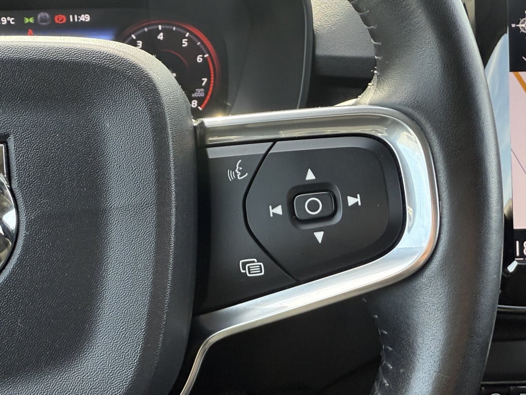 Volvo XC40 t3 160pk momentum | camera| trekhaak| h&k sound| stoelverw| carp