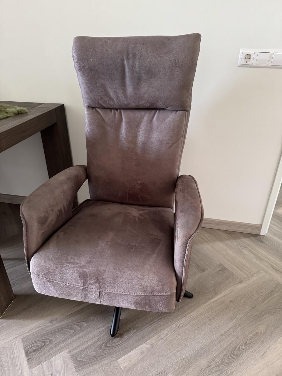 2 verstelbare relaxstoelen
