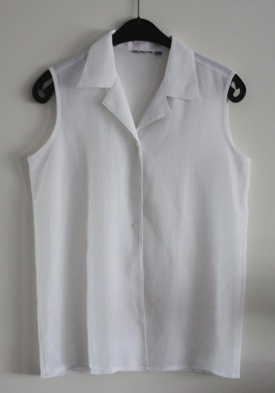 Witte mouwloze  blouse maat 38