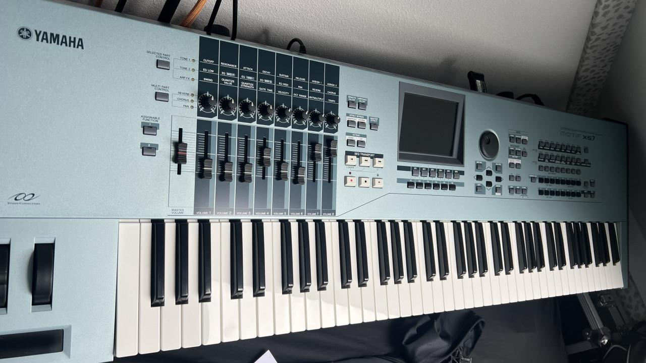 TE KOOP: YAMAHA MOTIF XS7