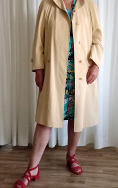 Prachtige beige Delmod dames jas maat 42/44