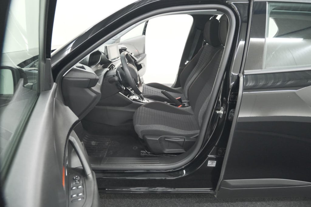 Peugeot 2008 puretech 130 eat8 active | parkeersensoren | navigatie | apple