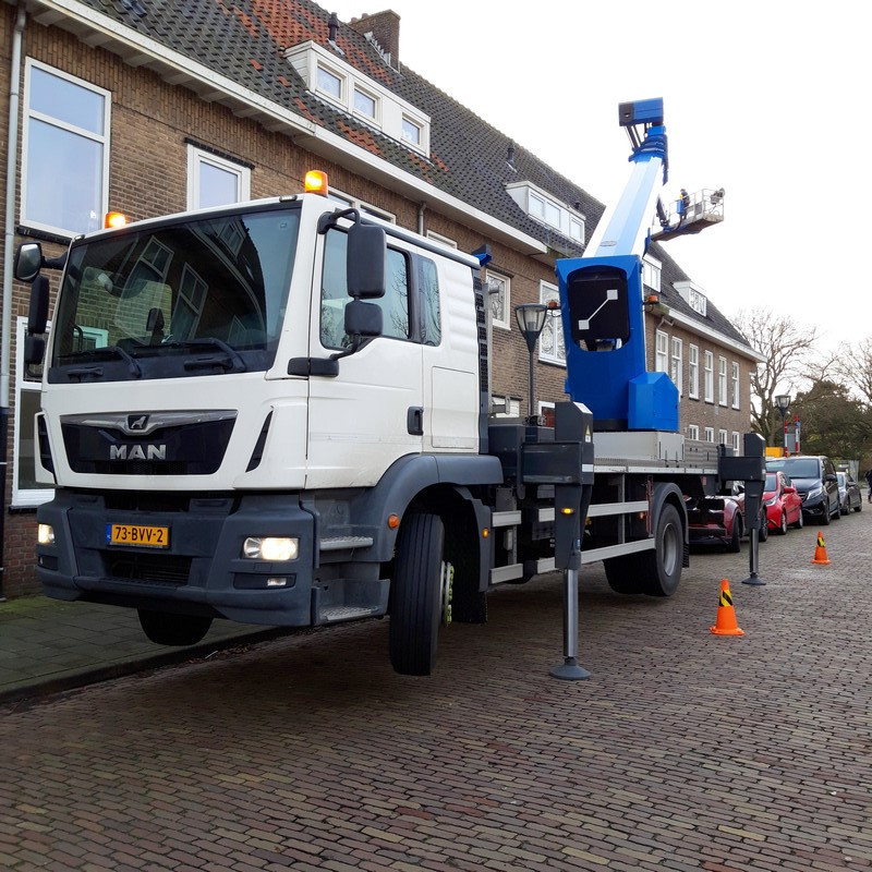 Te huur: Hoogwerker 51 meter, tevens laagwerker