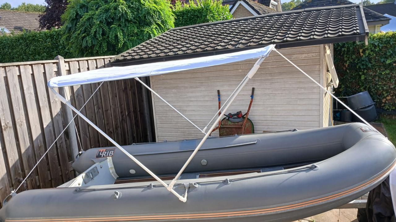 Frib 360 ribboot met kalftrailer en mercury 5pk.