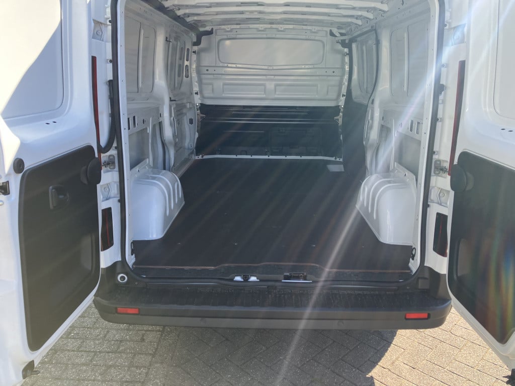 Renault Trafic 2.0 blue dci 130 t30 l2h1 advance - demo / vierseizoenbanden