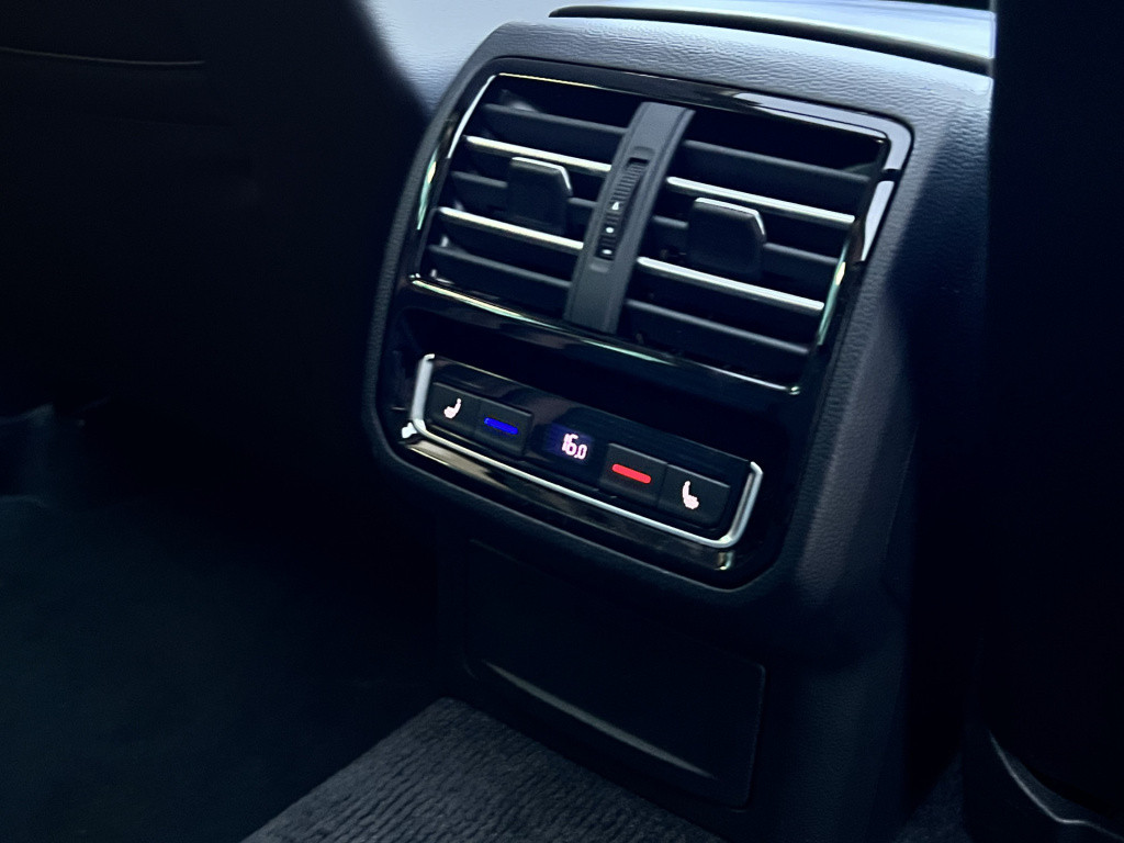 Volkswagen Passat variant highline automaat | bluetooth | camera | lederen 