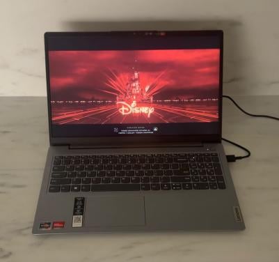 Vlotte Lenovo IdeaPad 3 | Ryzen 7 5700U  8 cores | RAM 20GB 3200MHZ | SSD |