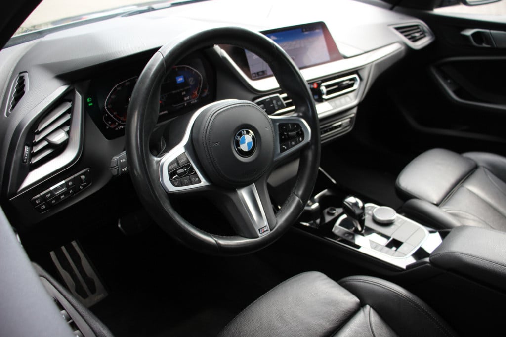 BMW 1 Serie 118i m-sport | digitale cockpit | leder | camera | dab