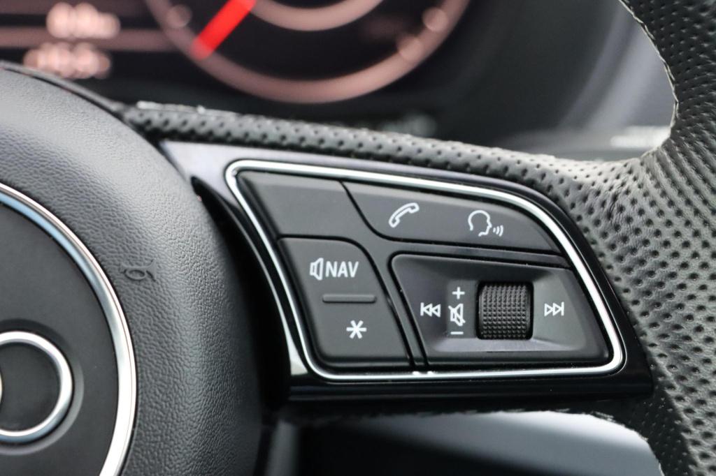 Audi Q2 30 tfsi s edition 110pk | navi | stoelverwarming