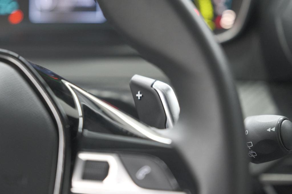 Peugeot 208 1.2 hybrid 110 e-dcs6 style | trekhaak | allseason banden | app