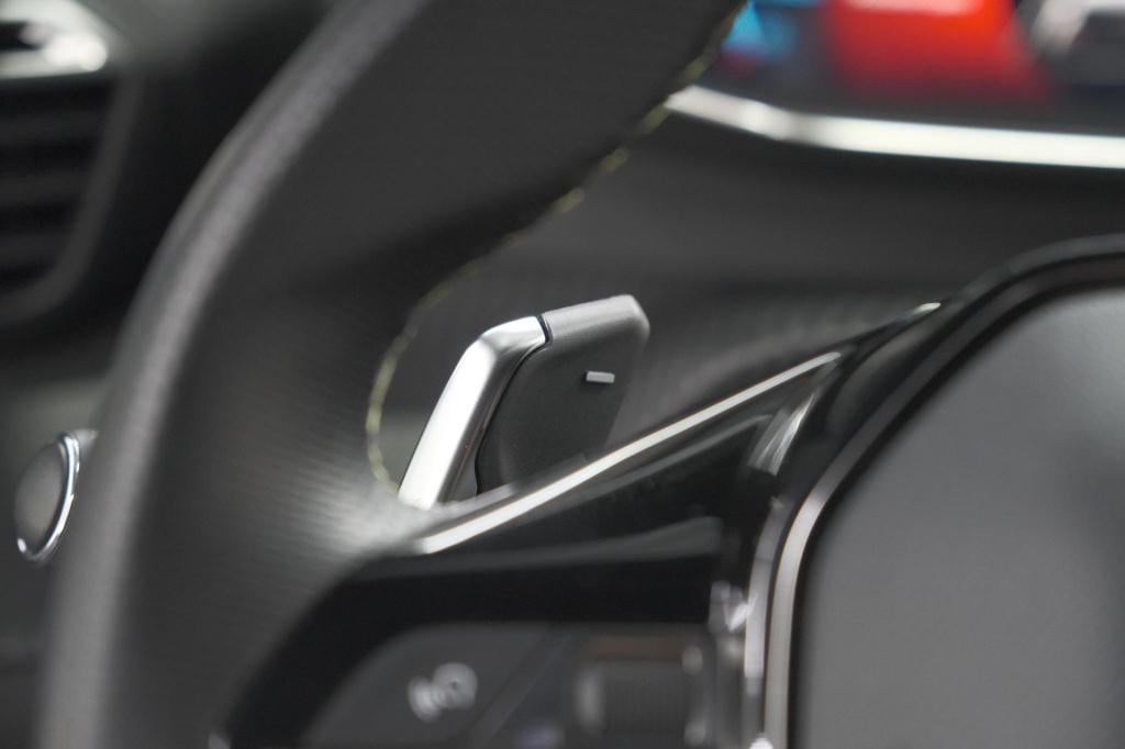 Peugeot 2008 puretech 130 eat8 gt-line | camera | dodehoekdetectie | adapti