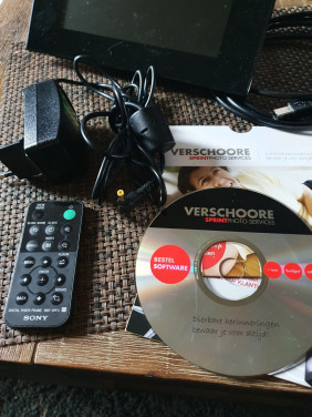 Zgan complete Sony DPF-D72W 7 inch digitale fotolijst in doos....
