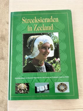 Streek sieraden in Zeeland deel  1 en 2