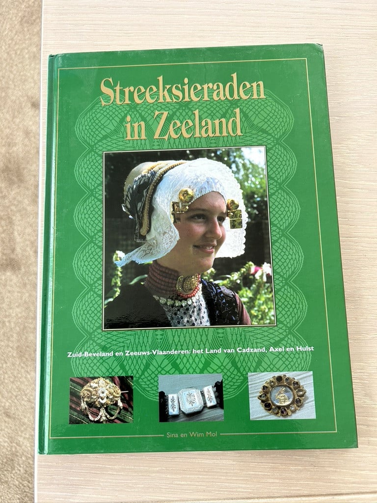 Streek sieraden in Zeeland deel  1 en 2