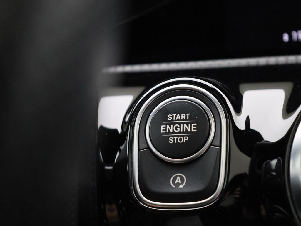 Mercedes-Benz A-Klasse 250 premium | automaat | panorama dak | virtual cock