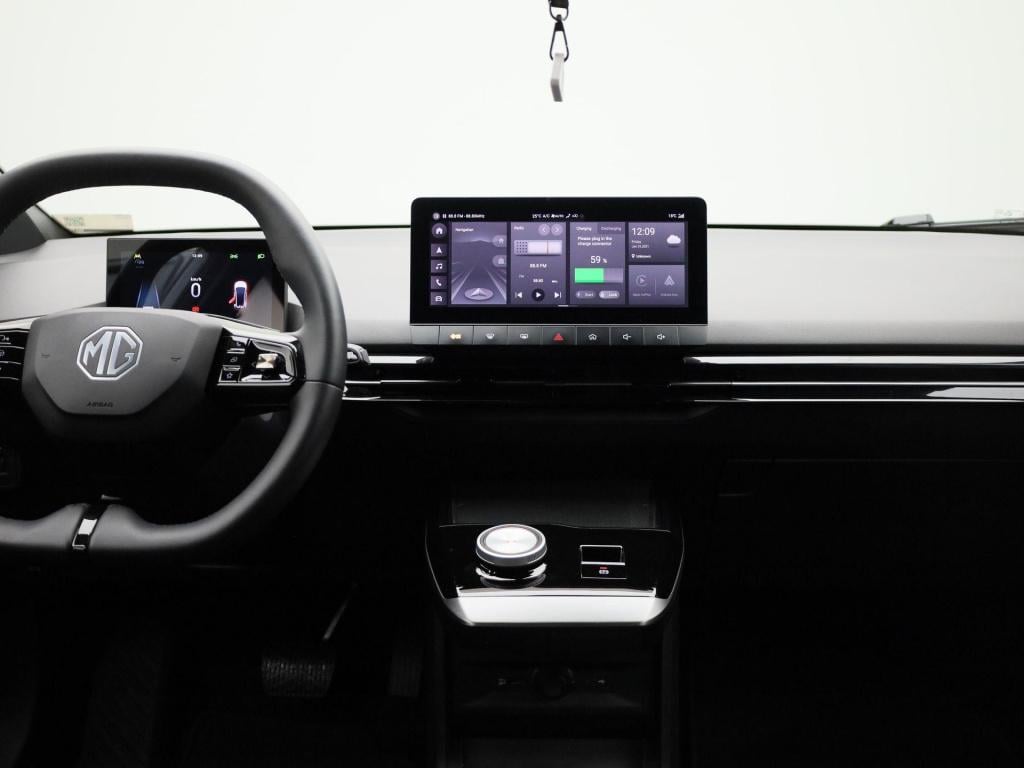 MG Mg4 64 kwh luxury | automaat | navigatie | climate control | apple carpl
